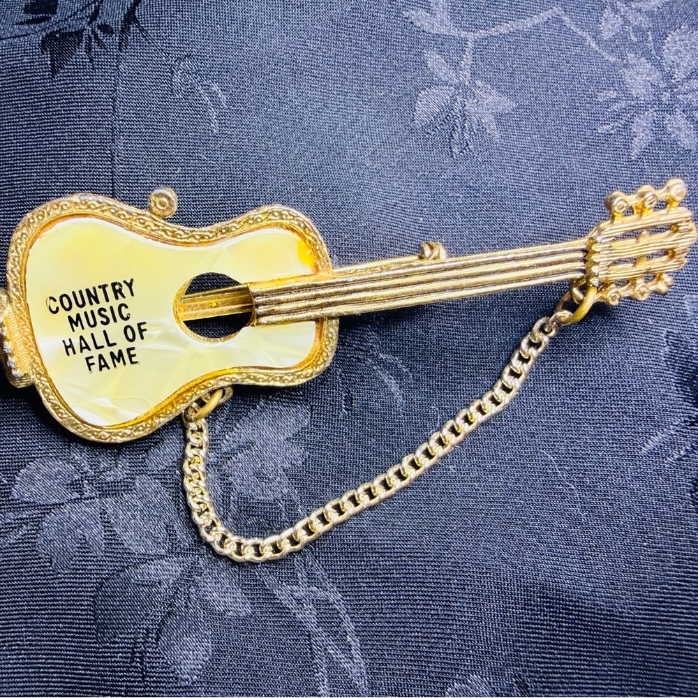 🎸Vintage Country Music Hall of Fame Guitar Brooch